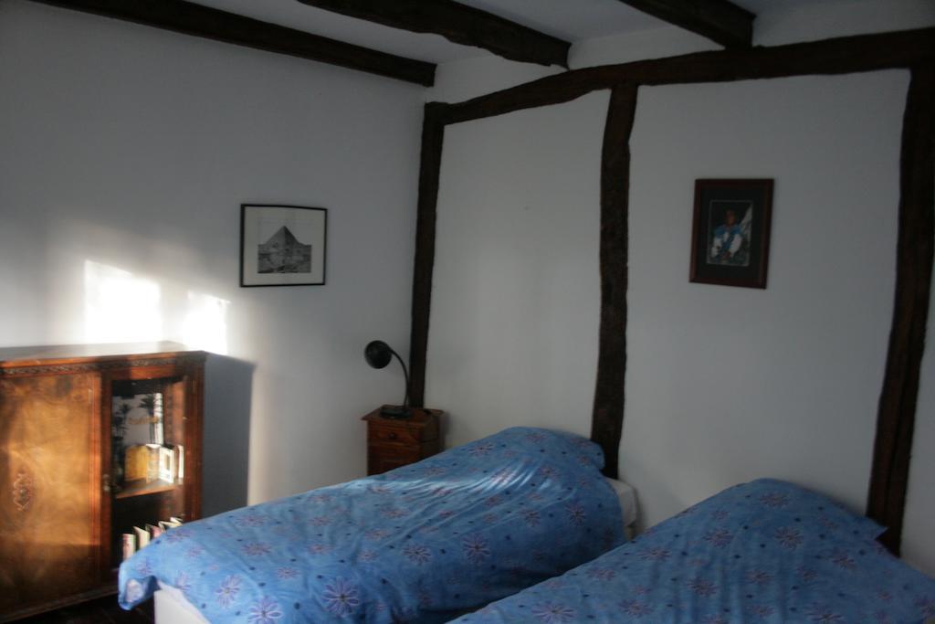 Le Petit Mas D'Ile Bed and Breakfast Saint-Germain-de-Confolens Habitación foto