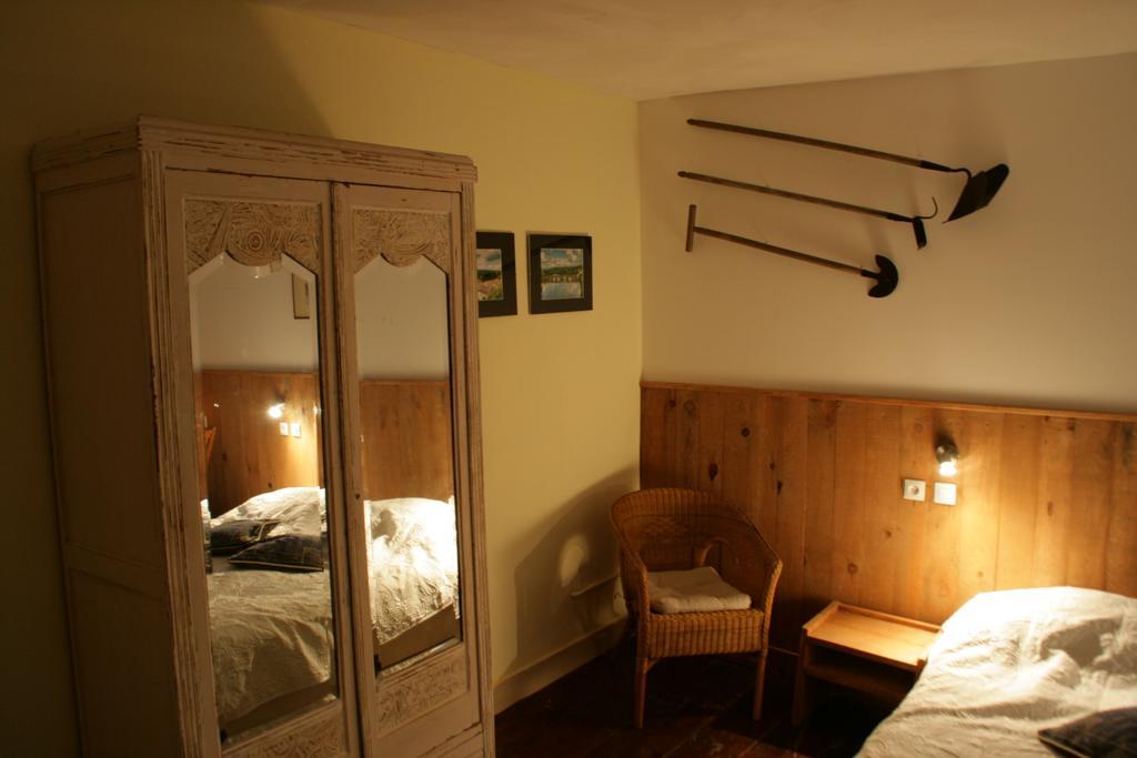 Le Petit Mas D'Ile Bed and Breakfast Saint-Germain-de-Confolens Exterior foto