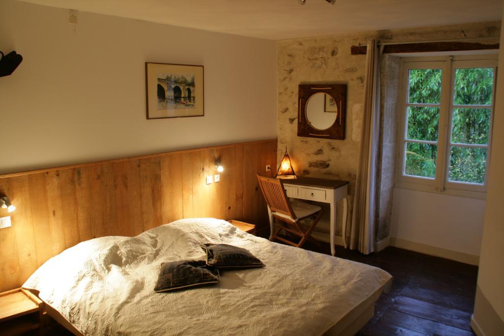 Le Petit Mas D'Ile Bed and Breakfast Saint-Germain-de-Confolens Exterior foto