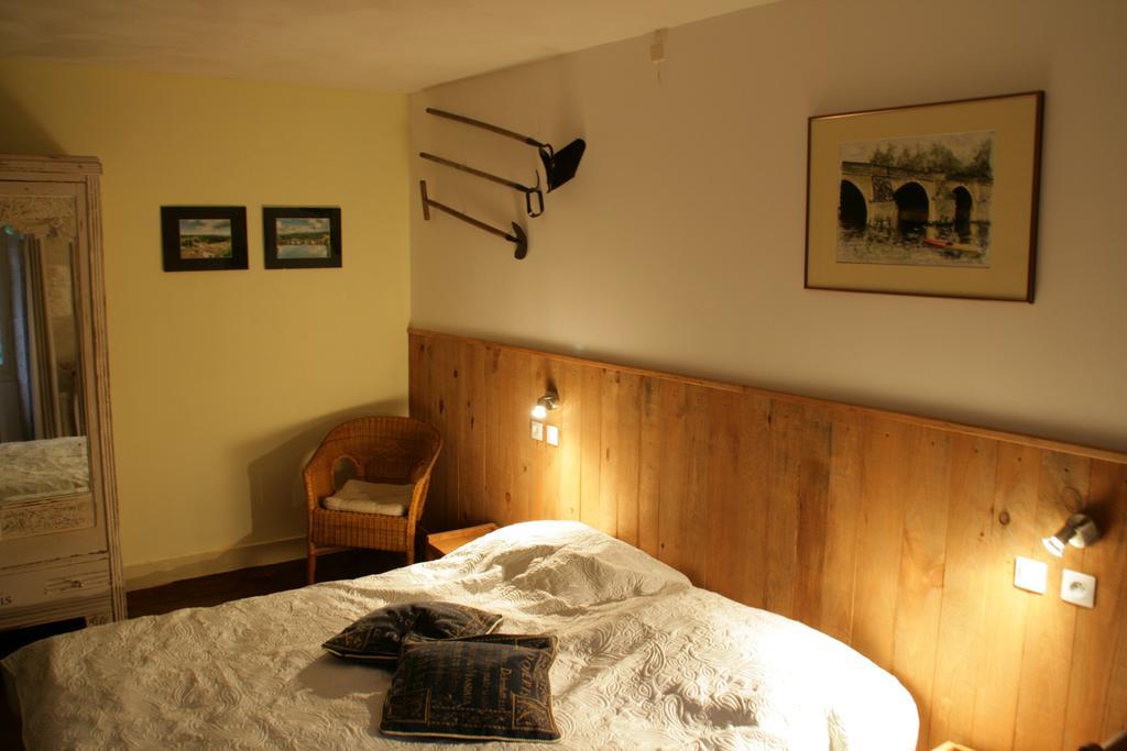 Le Petit Mas D'Ile Bed and Breakfast Saint-Germain-de-Confolens Exterior foto
